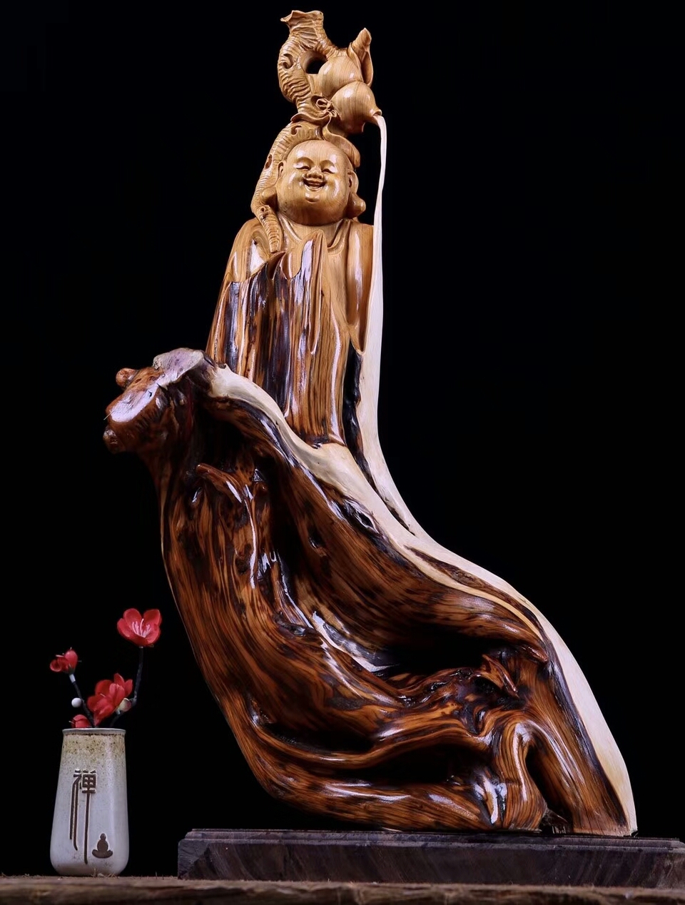 木雕用什么材质的最好,常见的木雕材料一般分为两大类