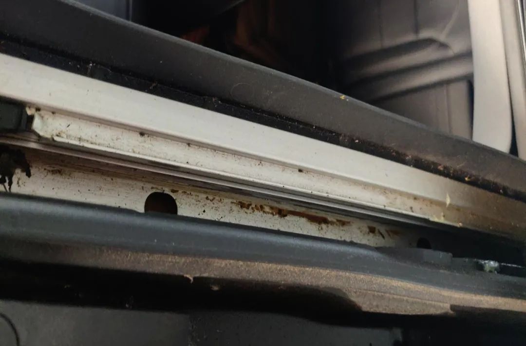 奔驰ml400天窗无法关,奔驰ML400天窗关不上