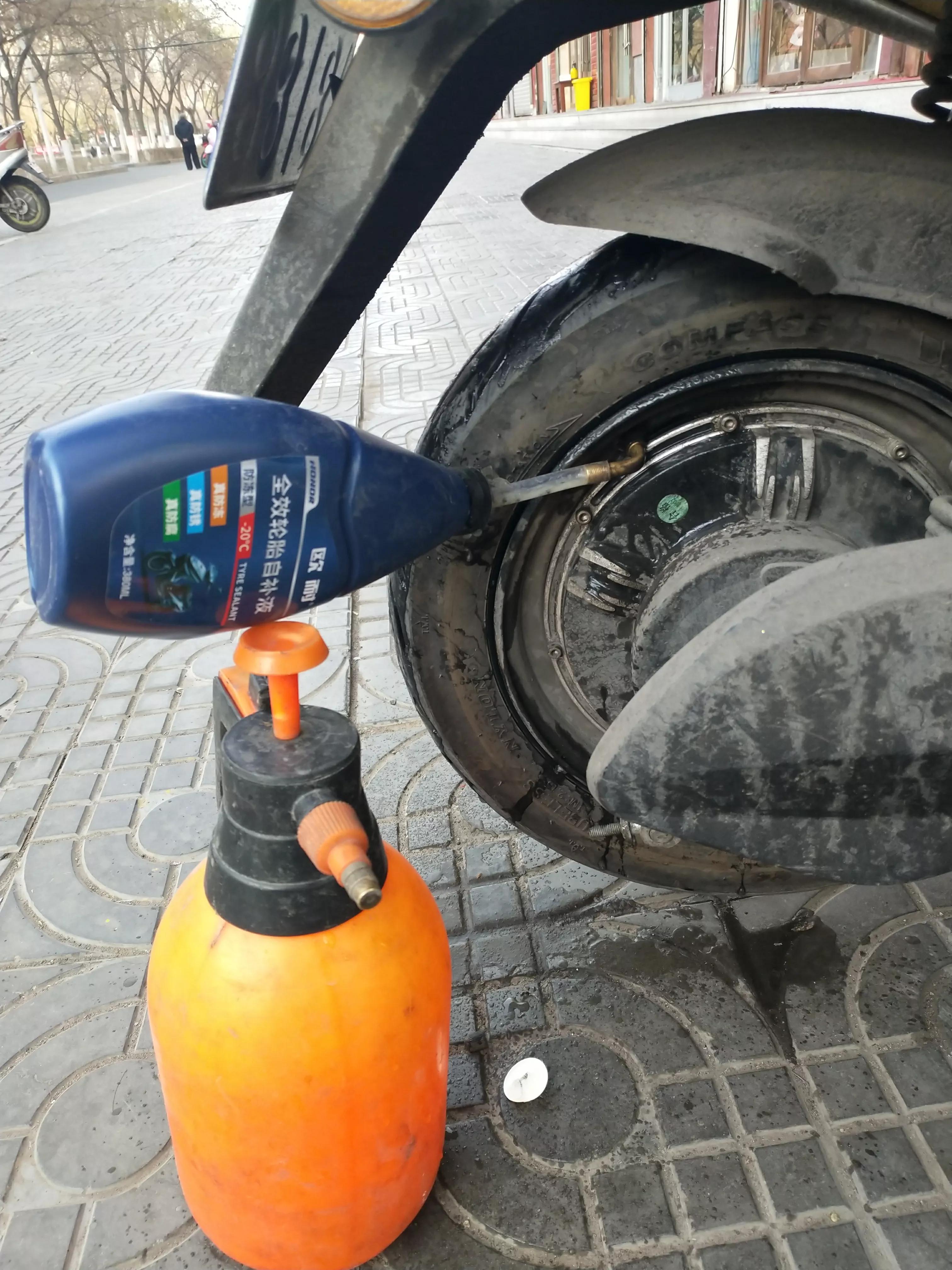 电动车骑在半路轮胎没气了怎么办？教你一个轻松应急办法骑去修补