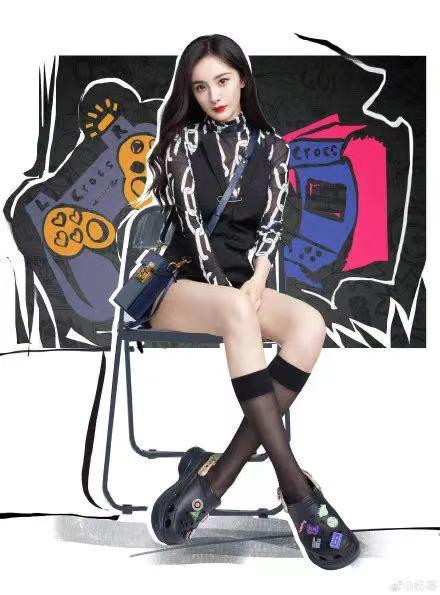 大哥最爱的洞洞鞋,女孩怎么抢着穿?