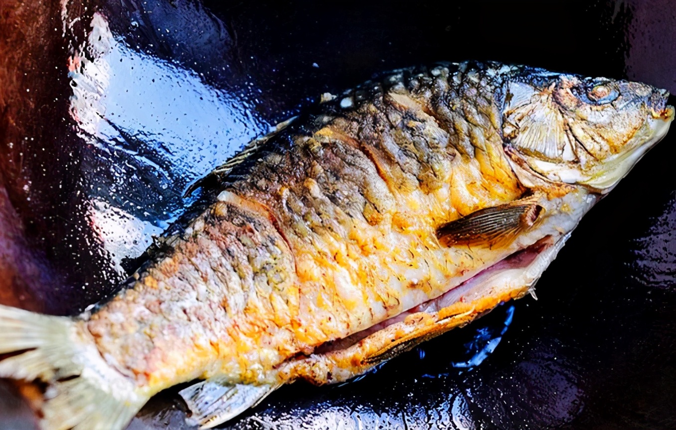 煎鱼怎么煎不破皮,煎鱼别直接下油锅煎加上这一步