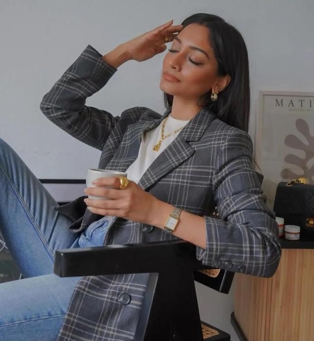 格纹西装外套女秋冬搭配,格纹西装的搭配与简介