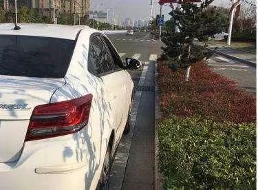 新手开车容易压线怎么办,新手开车老是觉得压线怎么办