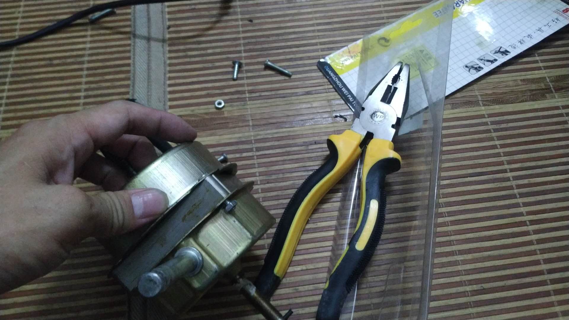 捡到了一个旧风扇,在外面捡到一个电动小风扇