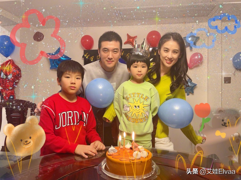 黄圣依机场穿羽绒服 (黄圣依穿休闲装在机场)