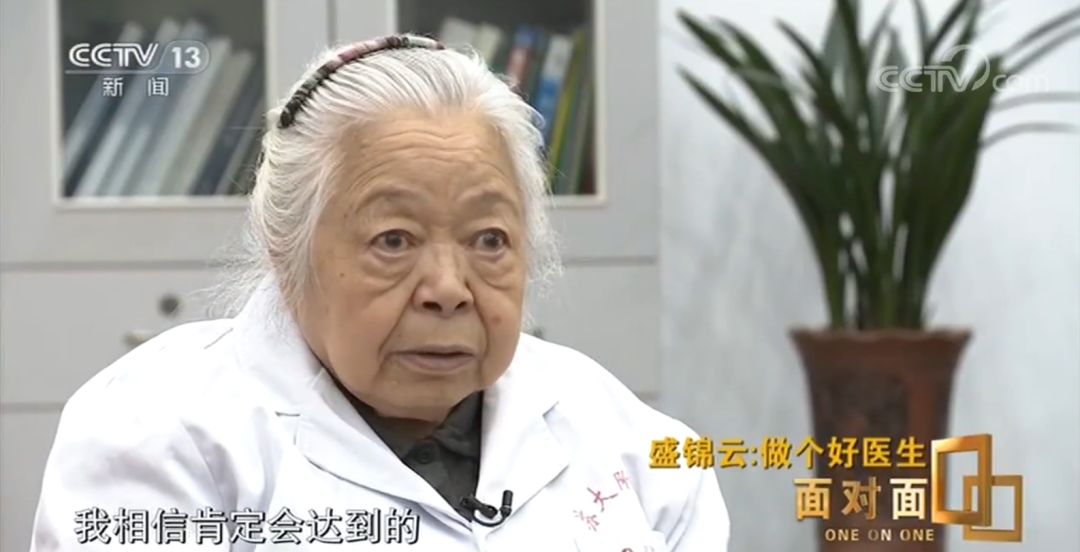 最近比较火的一个女生的照片,一张照片爆火的女孩