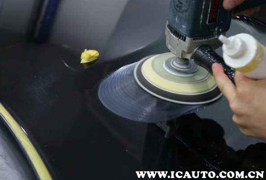 白色车轻微蹭了怎么消除划痕,划痕露白色底漆