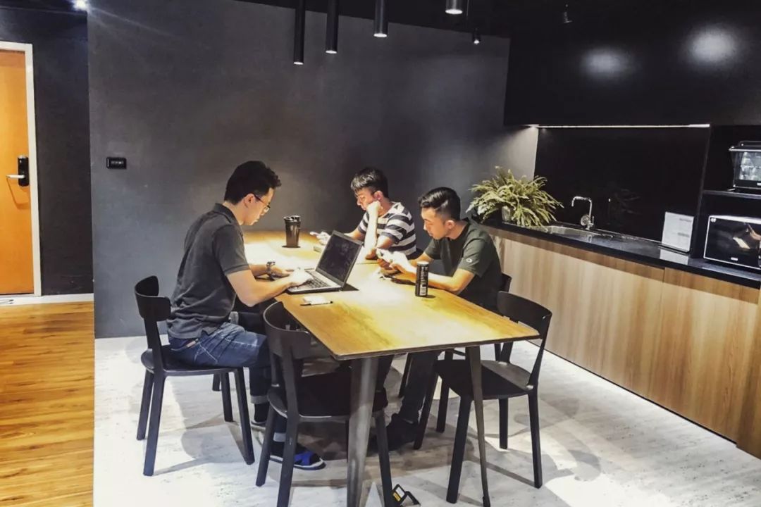 他花2.3亿造最美大学寝室，鼓励男女混居：这代年轻人别刻意吃苦