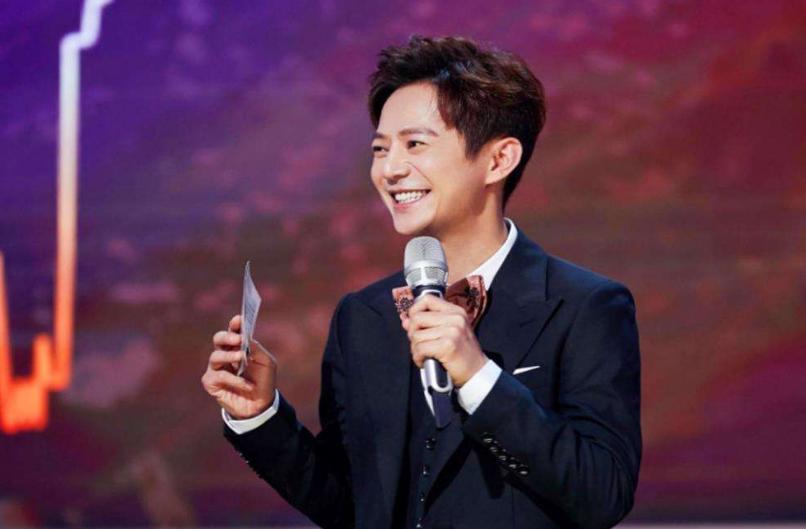 何炅深夜与友人聚餐,何炅深夜聚餐曝光