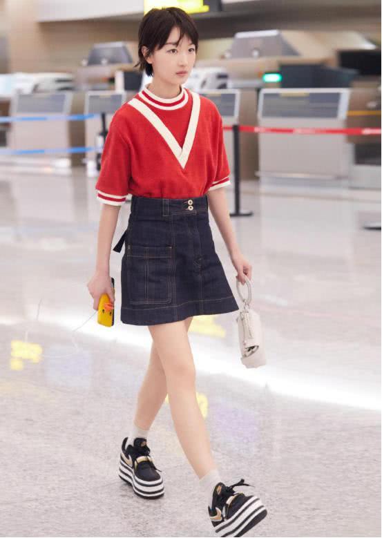 周冬雨有1米5高吗,周冬雨162还是158