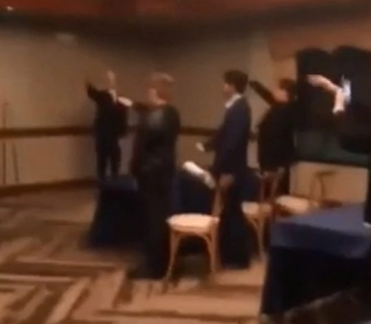 美国高中生唱纳粹进行曲,美国人唱纳粹进行曲