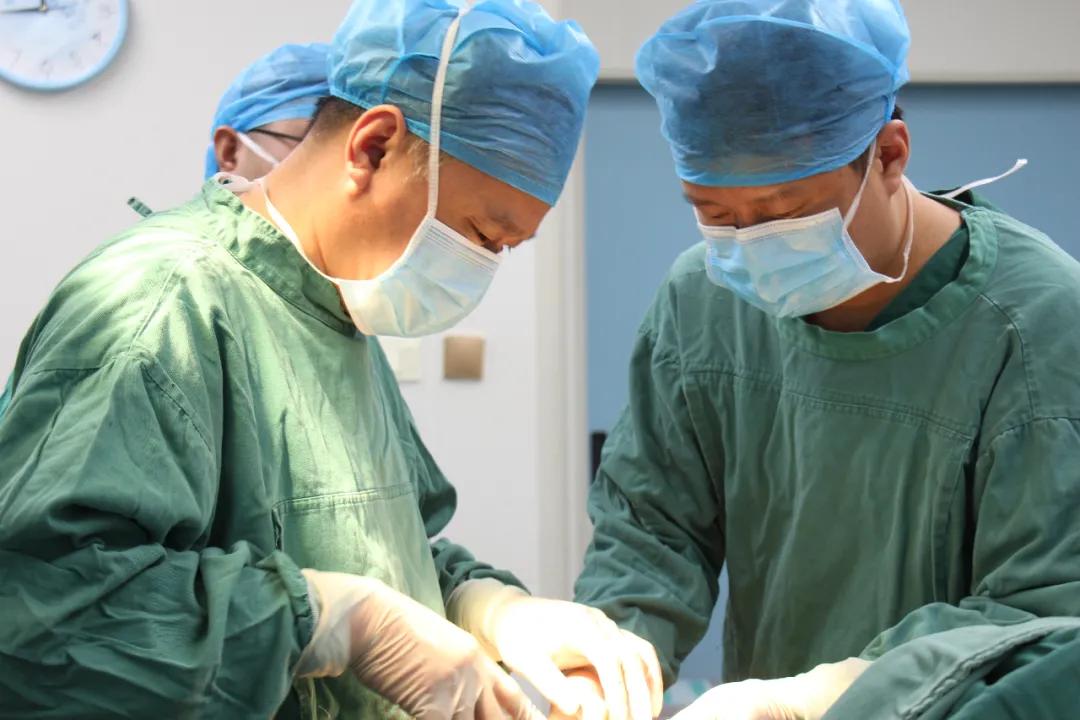 被结石折磨得体无完肤,双镜联合下胆囊切开取石术费用