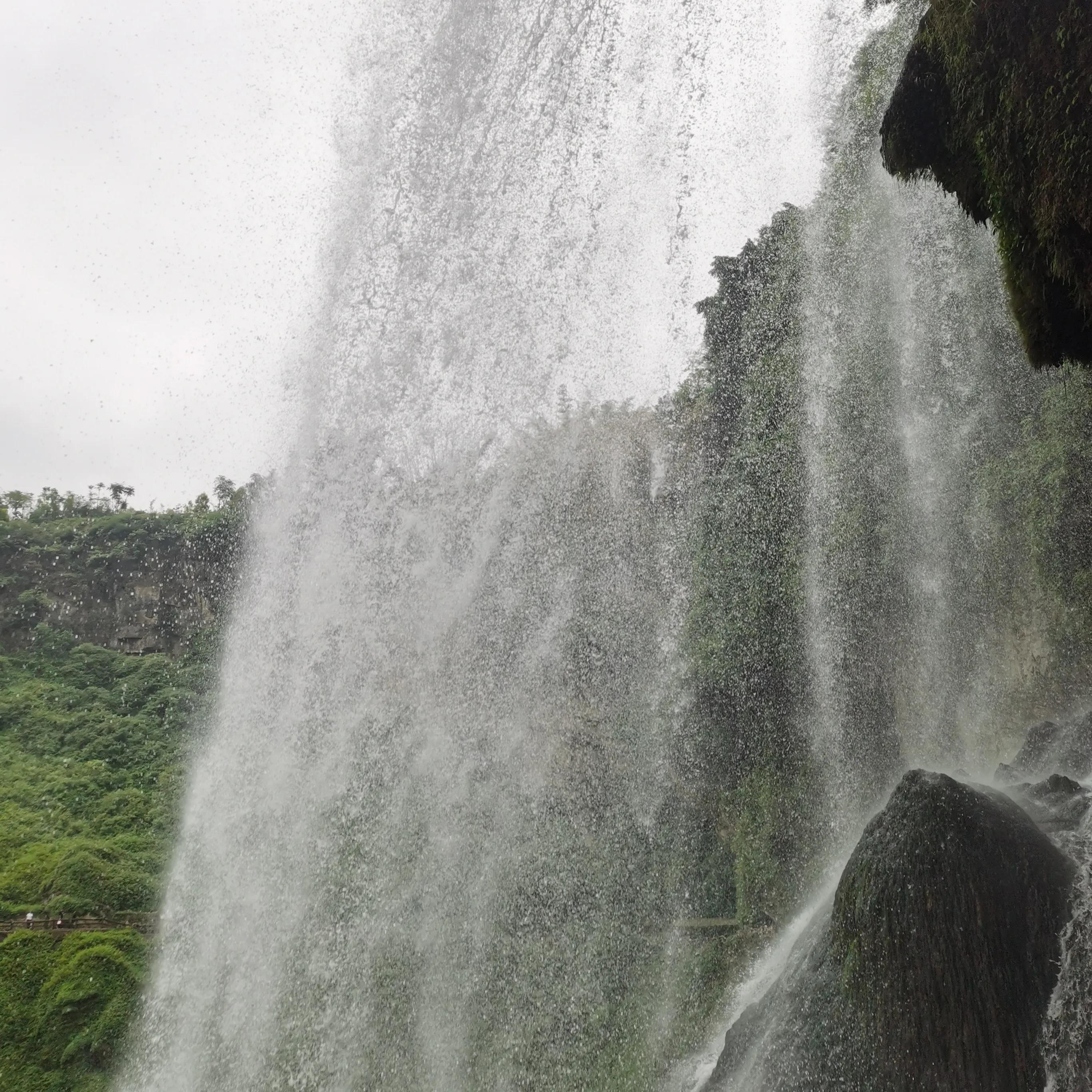 向南方和向北方,登上山顶看美景贵州黄果树瀑布