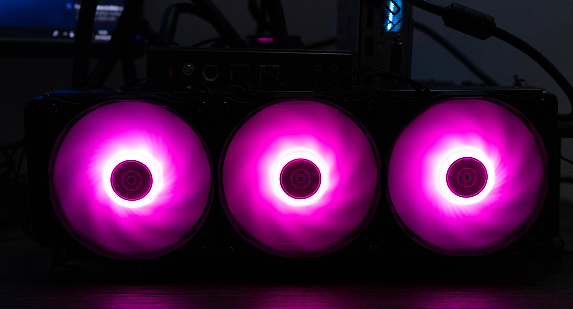 银欣360水冷散热器,压制12代处理器的水冷