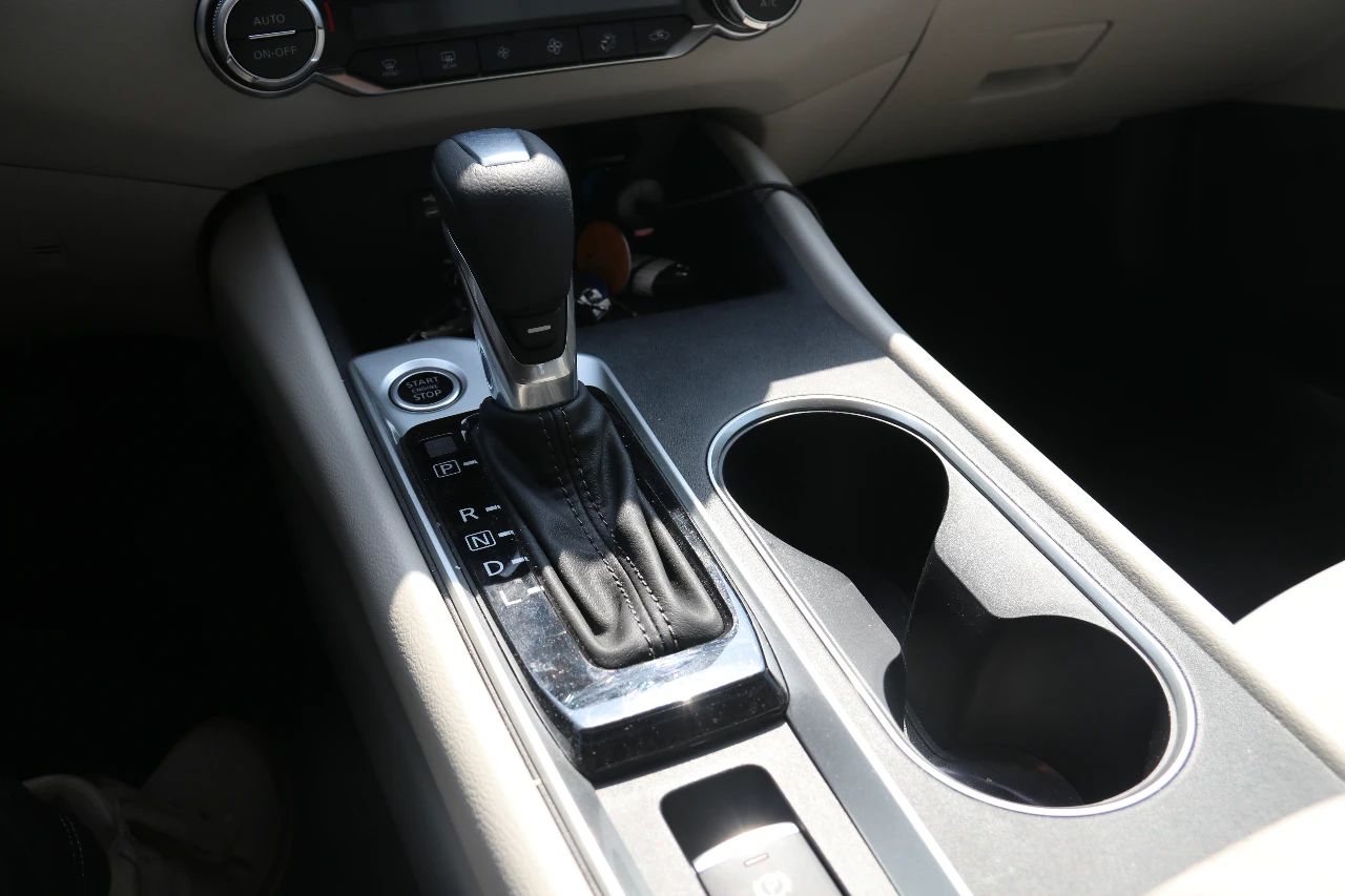 最新款天籁和第七代天籁对比,16万日系两厢车