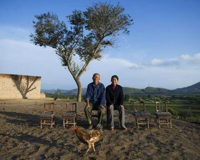 父母双亡后,我独立抚养弟弟长大,他在婚礼上的做法让我又哭又笑