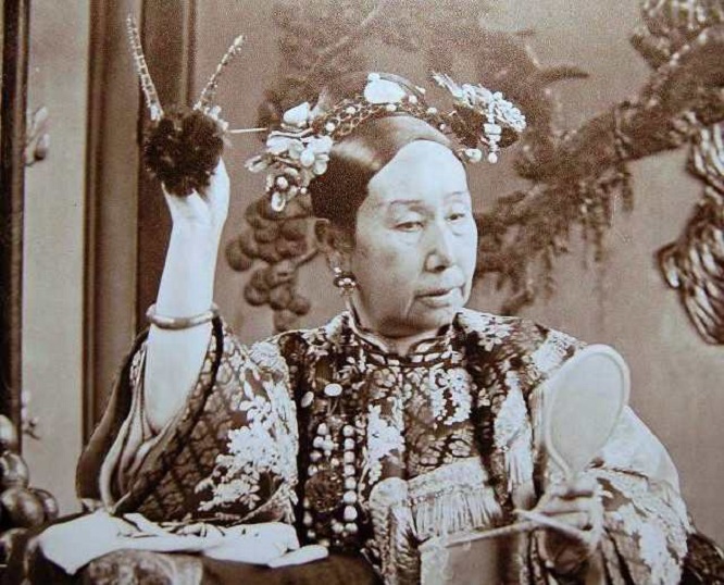 慈禧太后在城内过着奢靡生活,慈禧太后的奢靡生活一天花多少钱