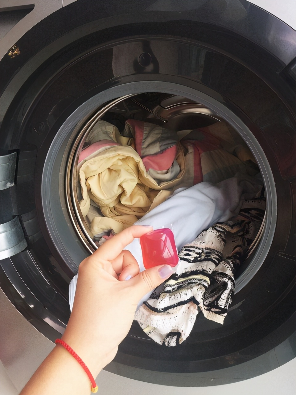 洗衣服的纸屑怎么去除小窍门,洗衣服纸巾忘记拿出来小妙招