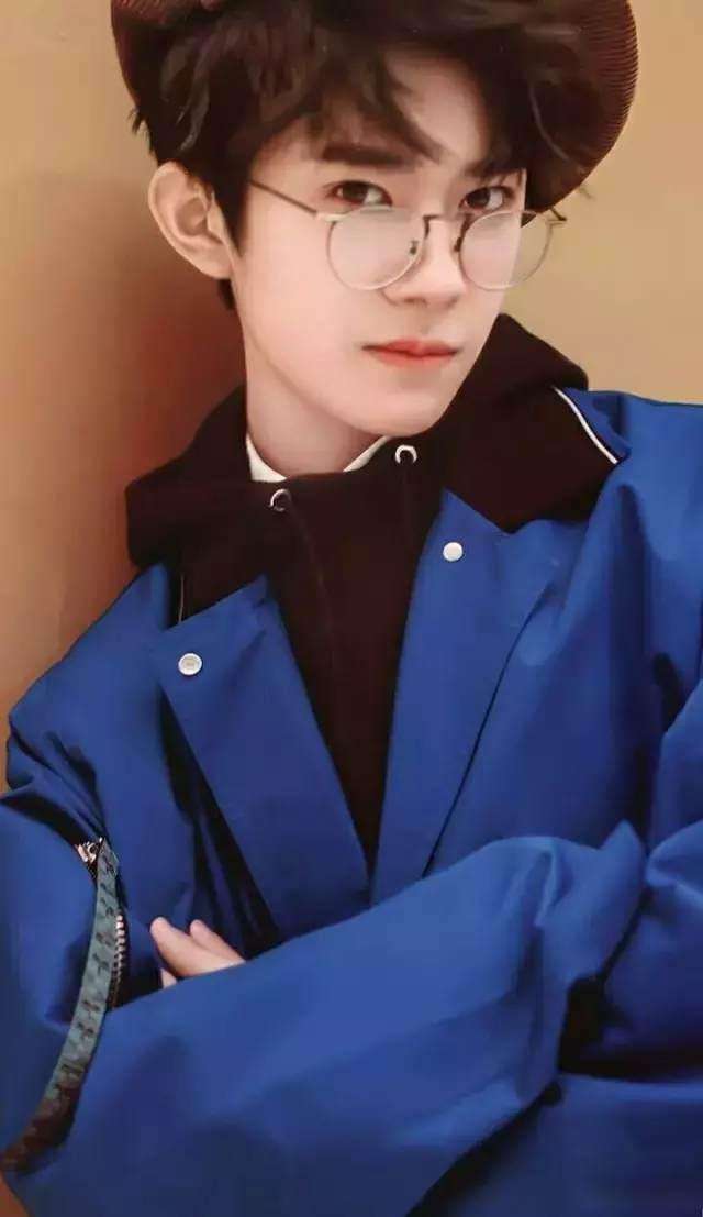 向上吧华彩少年易烊千玺是常驻吗,沈月易烊千玺向上的力量视频