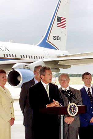 空军一号最远航程,空军一号75周年纪念