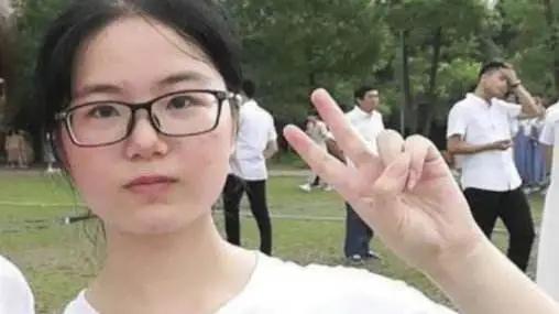 鏈変竴绉嶅コ鎬ц传鍥板彨鏈堢粡璐洶,鏈変竴绉嶈传鍥板彨鏈堢粡璐洶