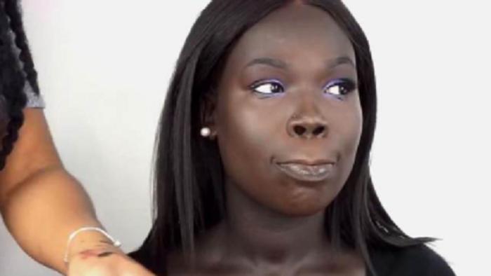 南非女人要用多少BB霜才会变白？化妆结束后，效果让人沉默