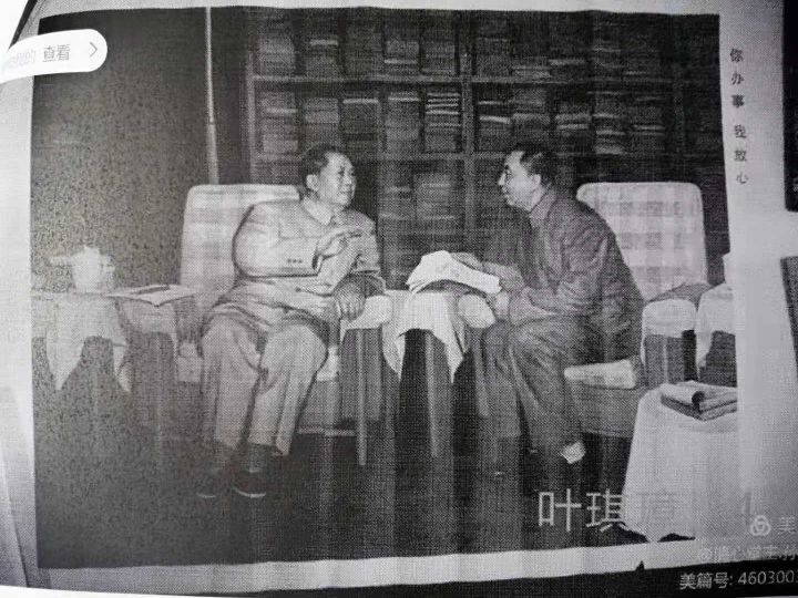 22个版本毛主席和*国锋华**同志在一起的画作,历史瞬间,永恒记忆