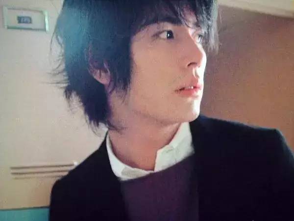 帅哥比赛里混进了一个“女孩子”，还撞脸了有村架纯黑岛结菜？