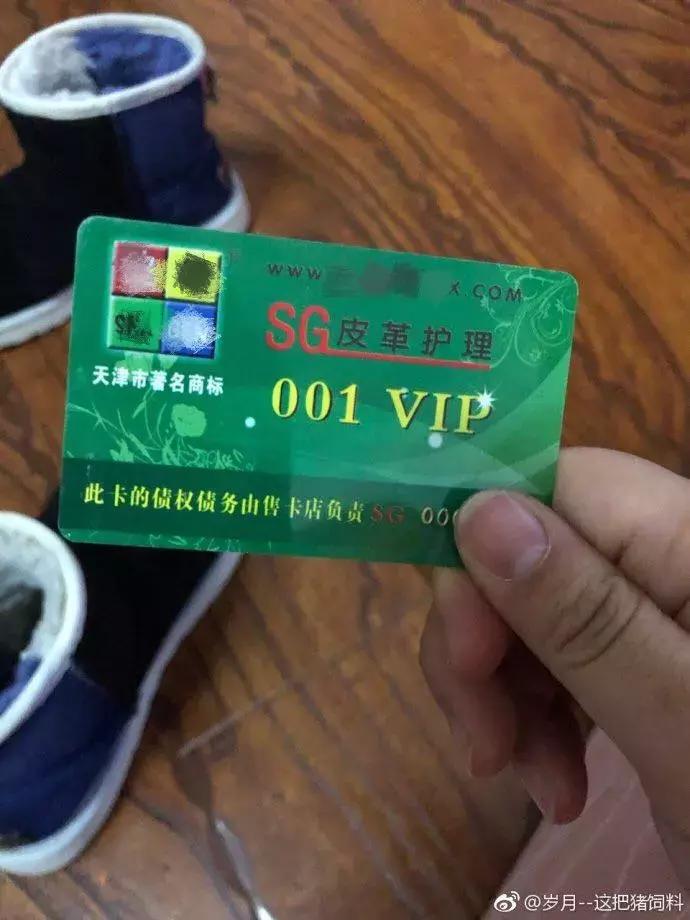 莫名想笑！白色雪地靴洗成黑鞋，店家：改色的钱我就不收了