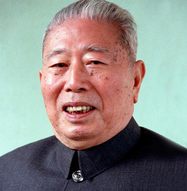 开国上将*任穷宋**回老家，身上没带钱，靠摆摊耍蛇挣路费