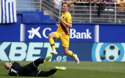 弗朗基德容什么时候加入巴萨的,巴萨官宣签下弗兰基德容