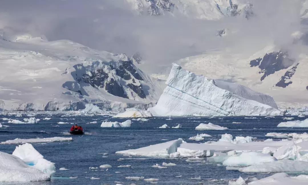 皮艇上漂流,皮筏艇海上