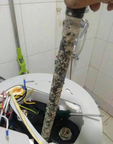 燃气热水器清理水箱水垢,燃气热水器水箱污垢如何清理