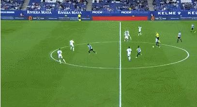 单刀不进，比门将还紧张！武磊陷入自信危机，球迷：向韦世豪学习