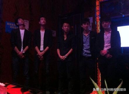 四个学生去ktv,学生兼职服务员心酸