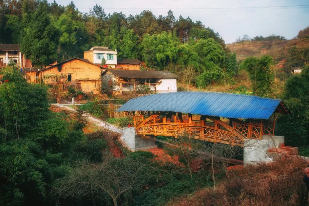 85后香港博士，为重庆人修了一座桥，上万村民请神仙加持