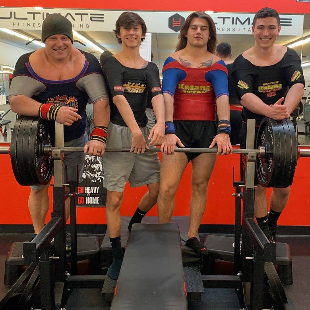 力量举有装备和无装备,力量举前后差别