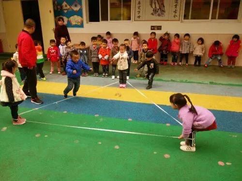 2岁半宝宝双脚跳怎么训练,3岁宝宝不会双脚跳怎么训练