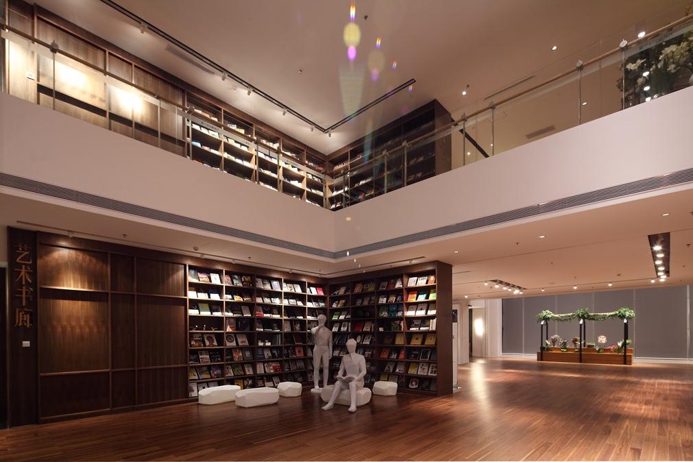 北有阿那亚社群，南有册之丘社群，后者60%研究生以上学历