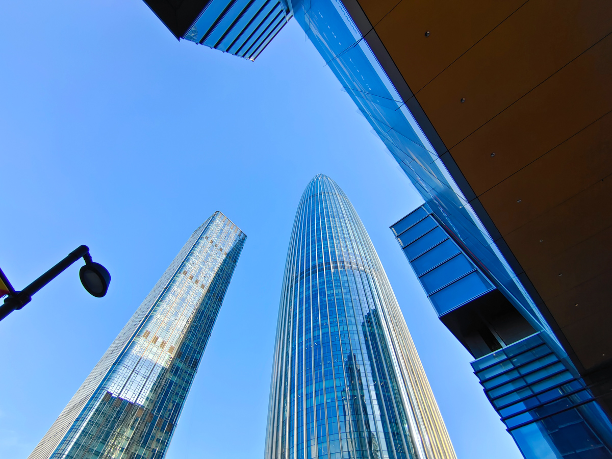 iqoo8燃色配色带壳,iqoo8燃变色