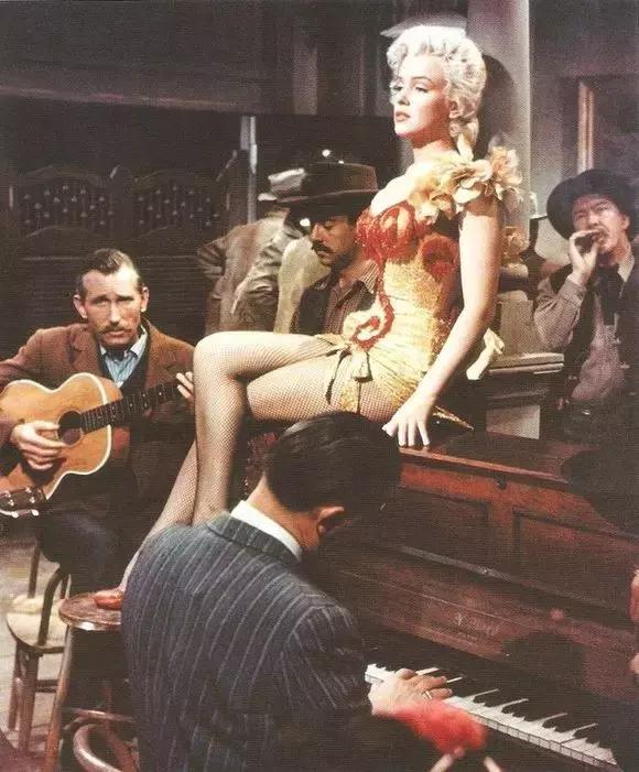 女人爱穿丝袜是什么心理,女人爱穿袜子的好处