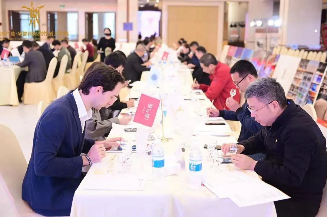 江西金圣酒2010年,金圣青花20年浓香型白酒52度