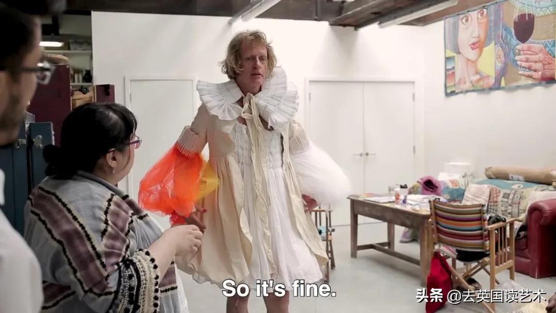 他以一己之力，让UAL的毕业典礼变成“女装大佬”的异装盛会