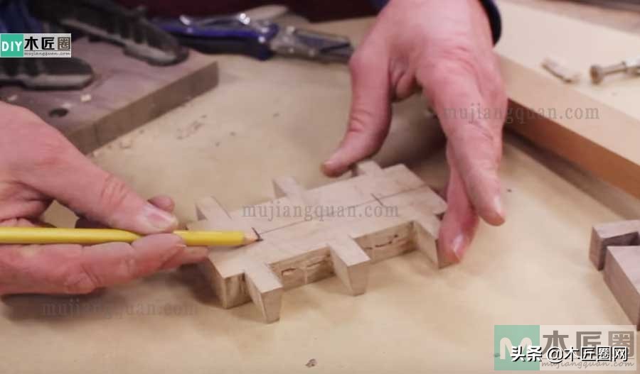 吉他架挂墙怎么做,自制吉他挂壁架尺寸