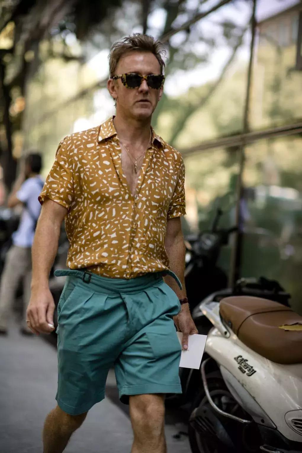 只有短袖短裤怎么穿出潮流感,短裤和短袖怎么穿更好看