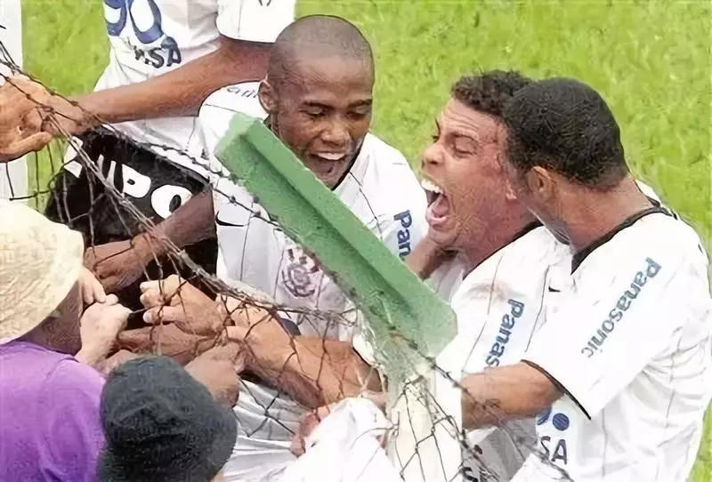 面对旧主进球疯狂庆祝,进球后疯狂庆祝