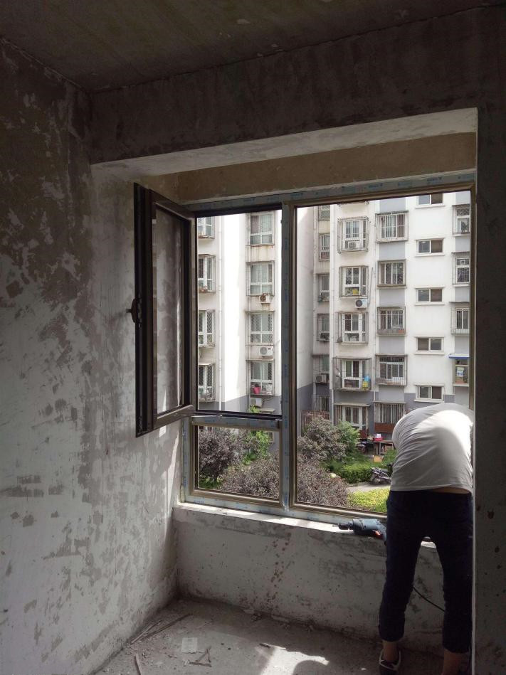 彩铝跟断桥铝视觉效果差的多么,断桥铝门窗选75还是90