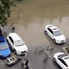 暴雨图片朋友圈,石家庄暴雨拍摄图片真实