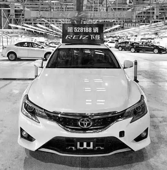 致敬经典，一代神车~丰田锐志