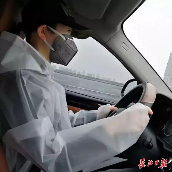 到一线,汲取奋进力量展现青年担当